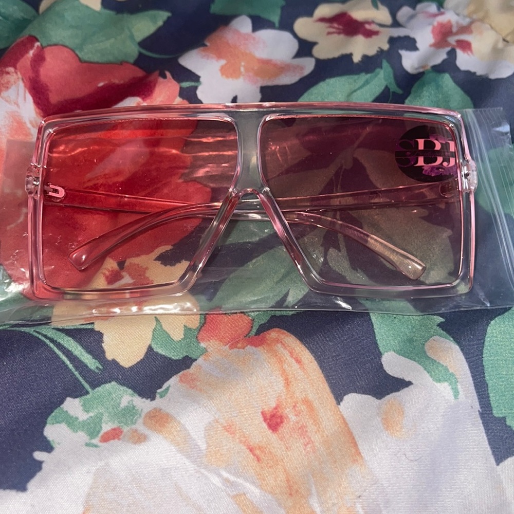 pink sunglasses